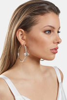Kitte Bambu hoop earring silver on model