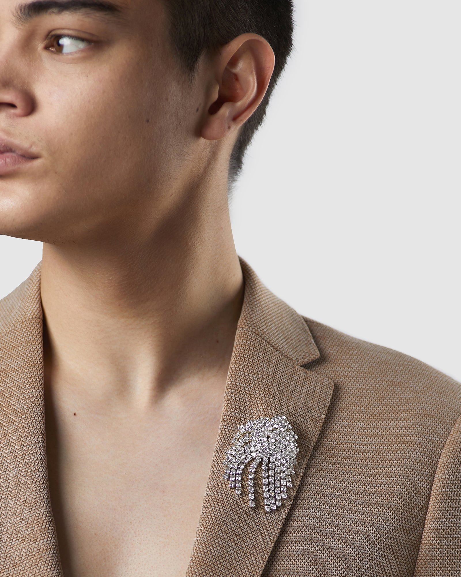 Kitte Gala Pin Silver on model