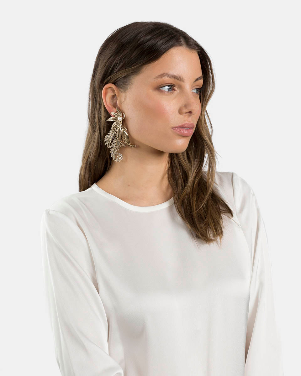 Kitte Bohemia earrings gold on model