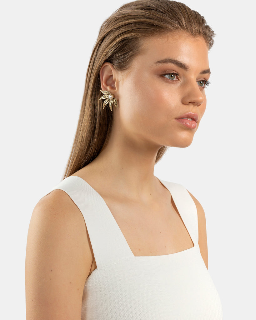 Kitte Encore earrings gold on model