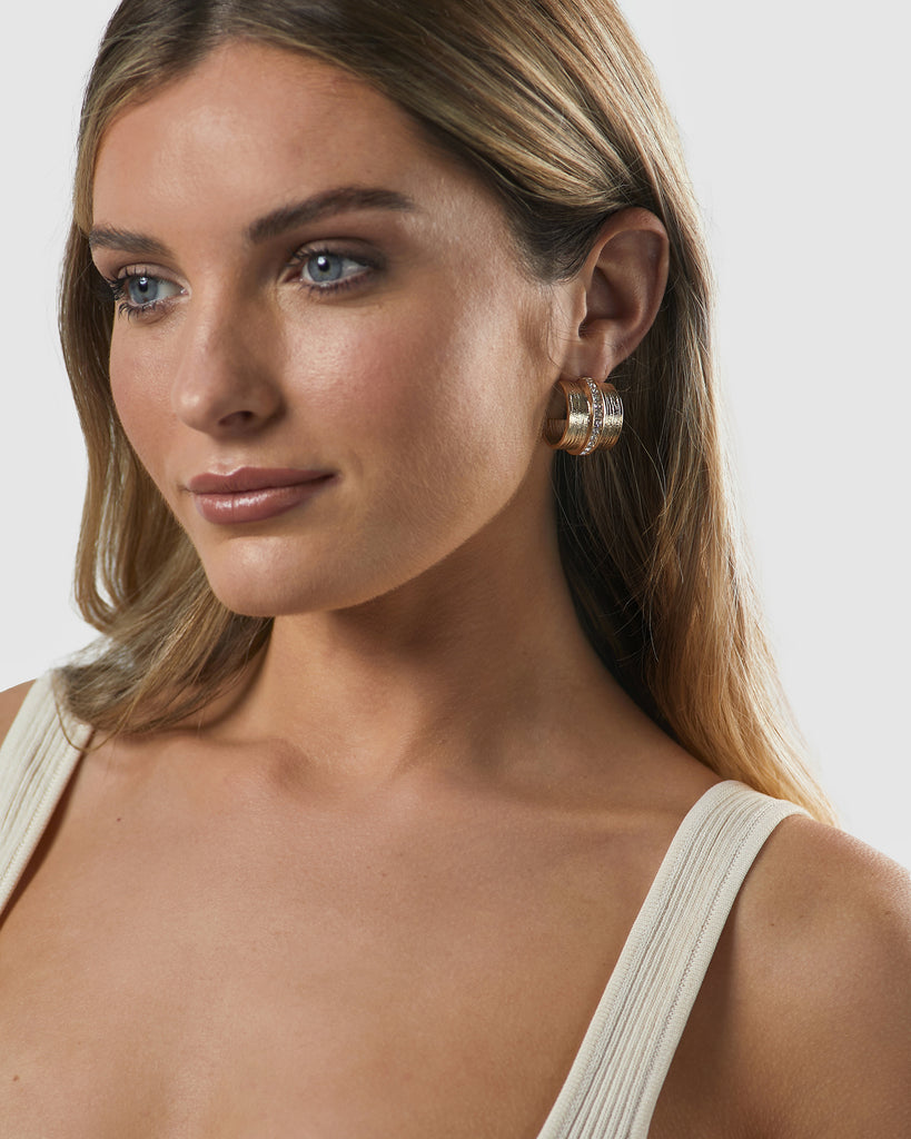 Kitte Patina Earring Gold worn by model