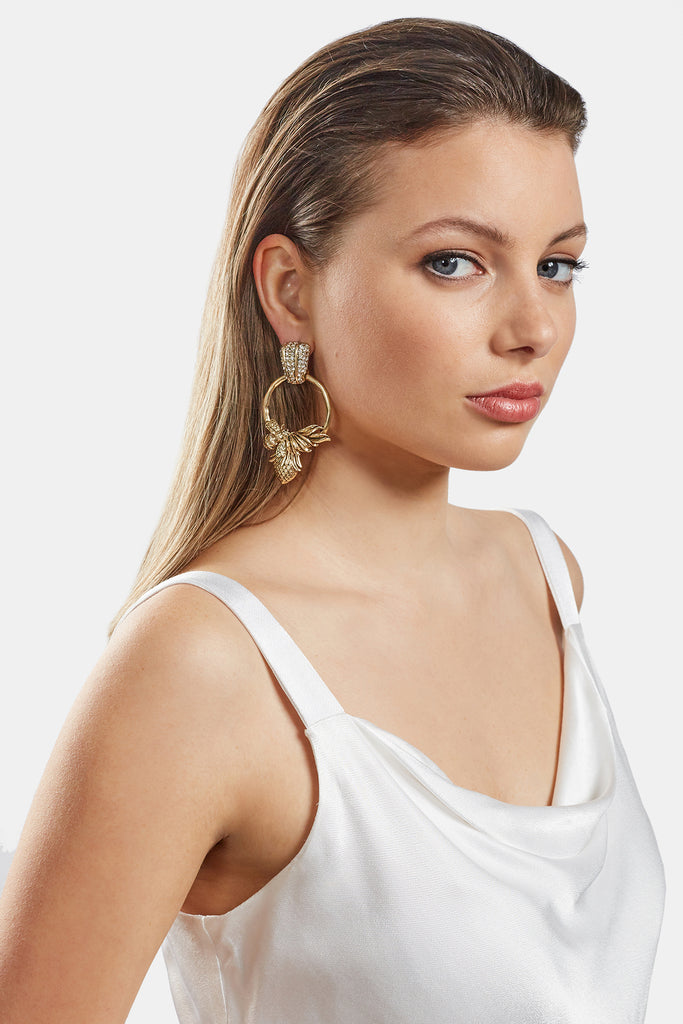 Kitte Abeja earring gold on model