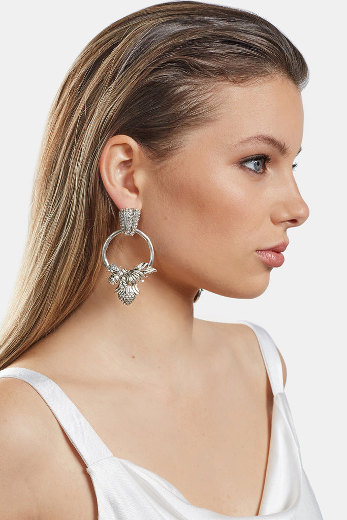 Kitte Abeja earrings on model