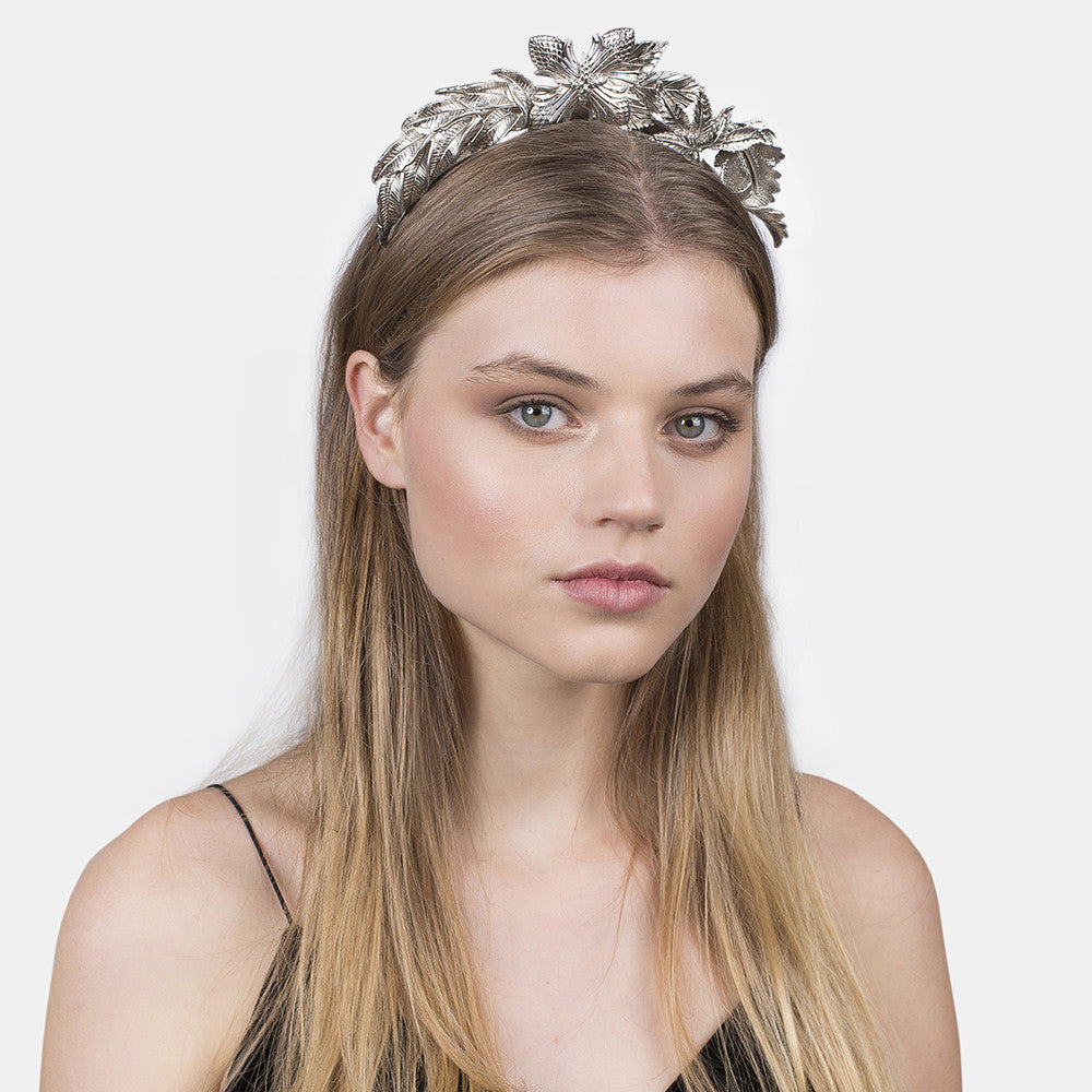 Kitte The Carousel Headpiece Silver worn by model