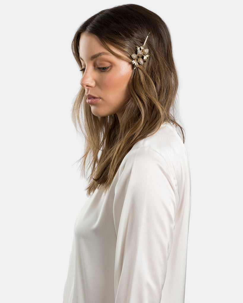 Kitte Lumiere Hair Pin Gold on model