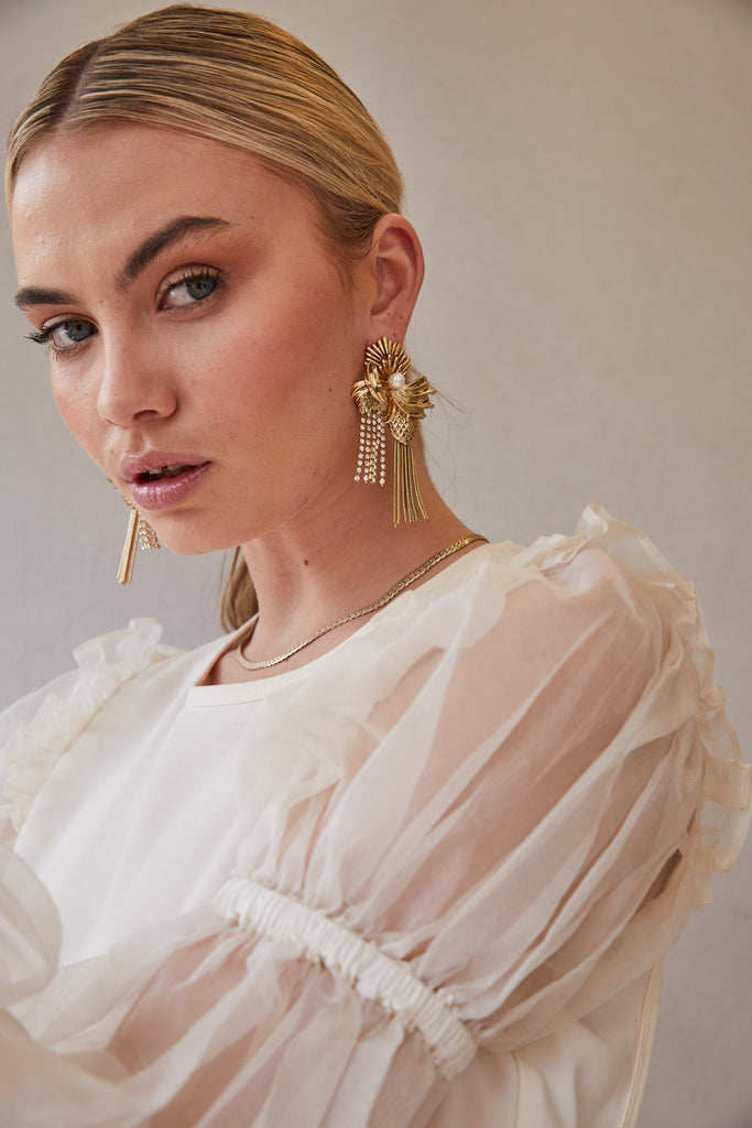 Kitte Nirvana Earrings Gold worn by model