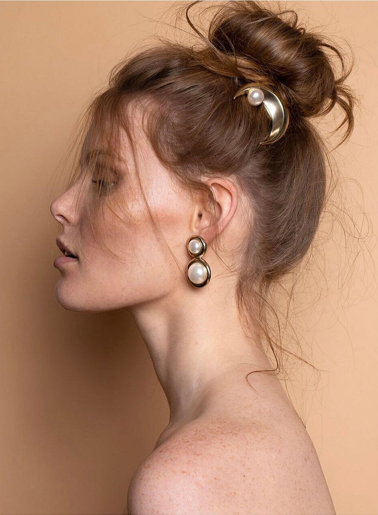 Kitte Moonlight Barrette Gold worn by model