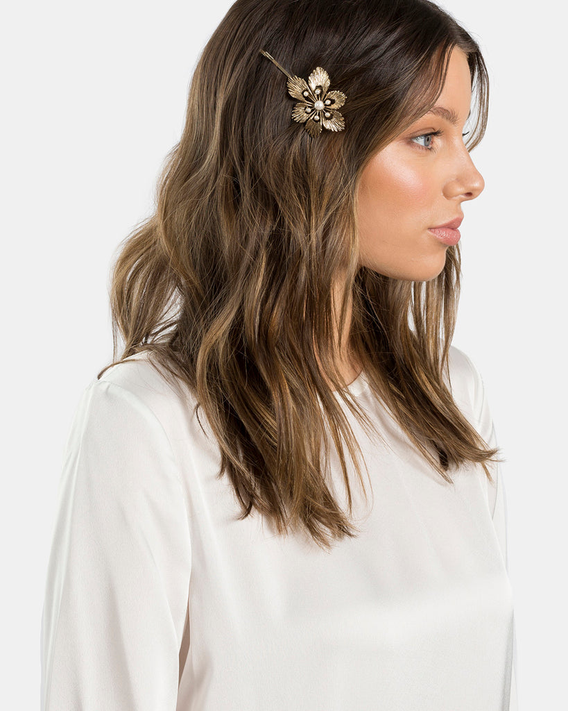 Kitte Temptation Hair Pin Gold worn by model